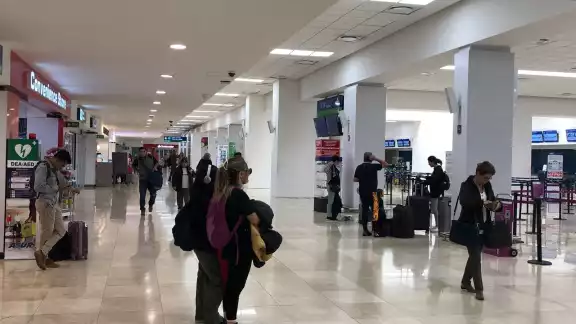 La movilidad de pasajeros se mantiene este miércoles en el aeropuerto de Mérida La movilidad de pasajeros se mantiene este miércoles en el aeropuerto de Mérida
