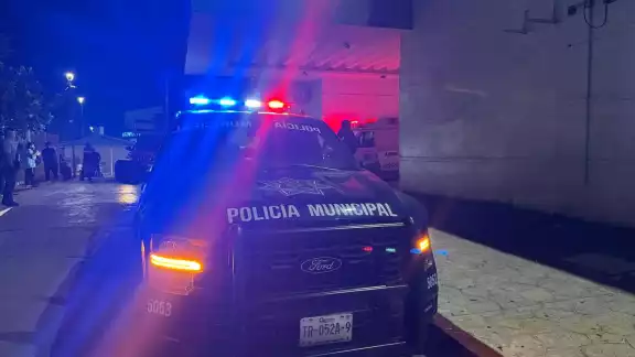 Guardia Nacional resulta herido tras ser baleado por su compañero en Cancún Guardia Nacional resulta herido tras ser baleado por su compañero en Cancún