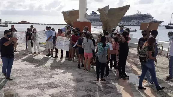 Prestadores de servicios turísticos, Empresarios y algunos jóvenes realizaron otra manifestación pacífica Prestadores de servicios turísticos, Empresarios y algunos jóvenes realizaron otra manifestación pacífica