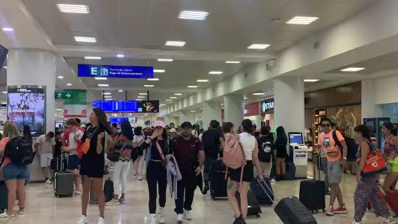 La movilidad en el aeropuerto de Cancún aumenta por el Verano