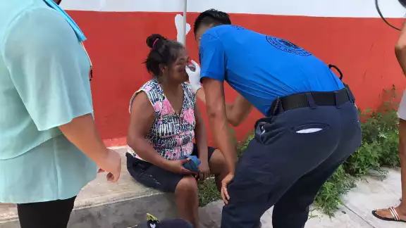 Testigos dieron aviso a los números de emergencia por lo que al lugar llegaron los paramédicos de una empresa particular