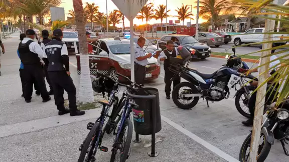 Insultos y amenazas a policías terminan en detención Insultos y amenazas a policías terminan en detención
