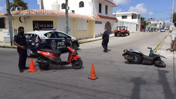 La dama que acompañaba a su pareja, en este caso los turistas, se encontraba muy asustada La dama que acompañaba a su pareja, en este caso los turistas, se encontraba muy asustada
