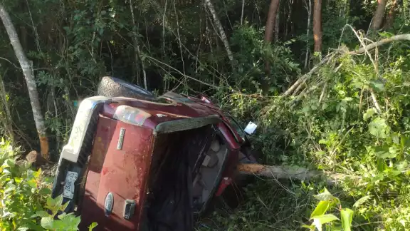 La unidad quedó fuera de la carretera, y los paramédicos conformaron que el conductor había fallecido en el sitio del accidente en Carrillo Puerto La unidad quedó fuera de la carretera, y los paramédicos conformaron que el conductor había fallecido en el sitio del accidente en Carrillo Puerto