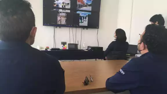 El simulacro se realizó con la simulación de un huracán o un incendio El simulacro se realizó con la simulación de un huracán o un incendio
