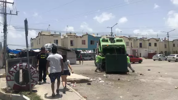 Los contenedores son insuficientes, a menudo rebosan y se llenan de fauna nociva