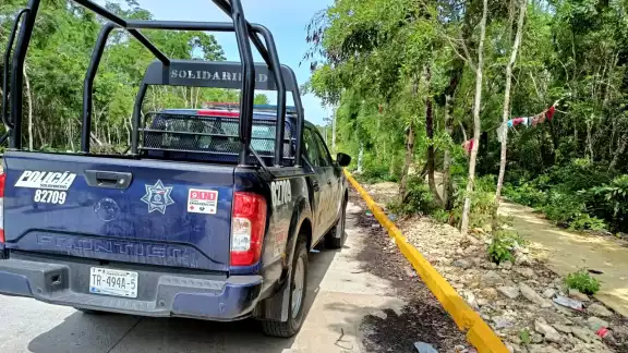 Los elementos policiacos acudieron al lugar donde aparecieron expuestas las prendas íntimas en Puerto Aventuras Los elementos policiacos acudieron al lugar donde aparecieron expuestas las prendas íntimas en Puerto Aventuras