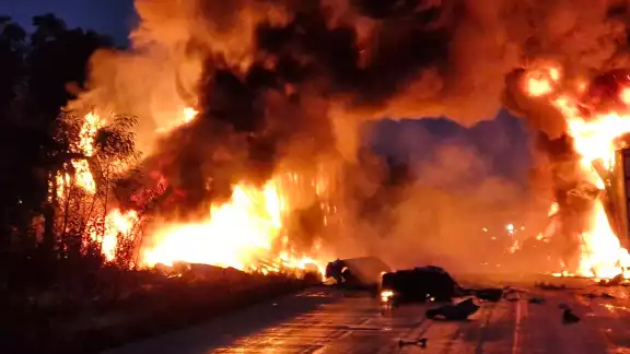En redes sociales circula un video impactante del accidente entre dos tráileres en la carretera federal Champotón-Campeche