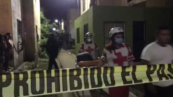 Hombre mata de un balazo en la cabeza a su pareja e intenta suicidarse Hombre mata de un balazo en la cabeza a su pareja e intenta suicidarse