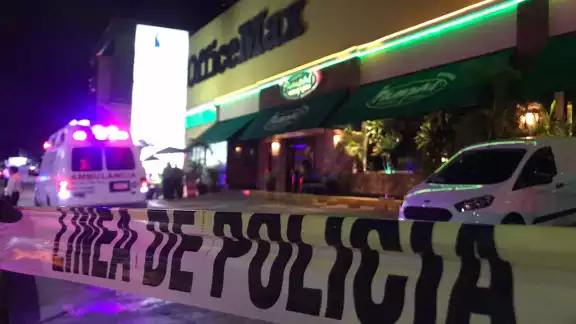 Ejecutan a un hombre en el interior de Mr. Pampas de Cancún Ejecutan a un hombre en el interior de Mr. Pampas de Cancún