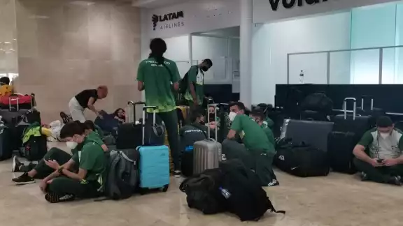 Selección de taekwondo brasileña en el aeropuerto de Cancún Selección de taekwondo brasileña en el aeropuerto de Cancún