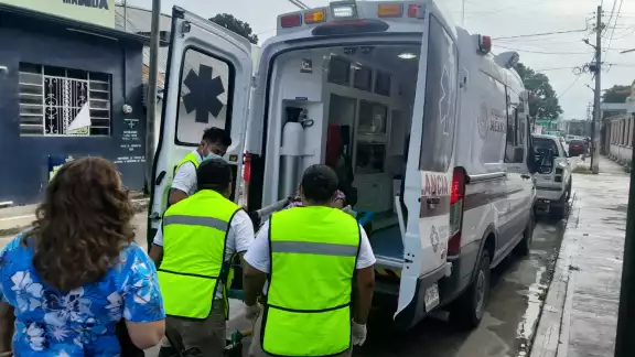 Una vecina ayudó a una anciana con crisis hipertensiva llamando a los servicios de emergencia Una vecina ayudó a una anciana con crisis hipertensiva llamando a los servicios de emergencia