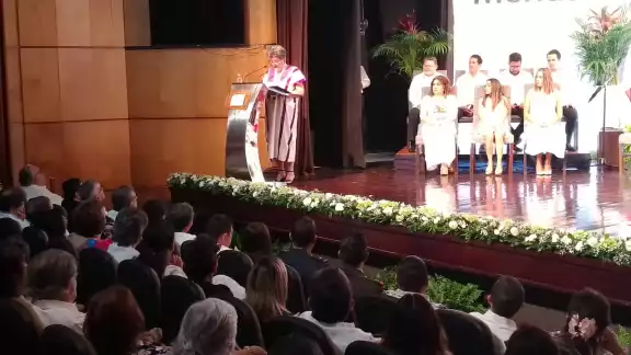 La medalla fue entregada en el Centro Cultural Olimpo de Mérida La medalla fue entregada en el Centro Cultural Olimpo de Mérida