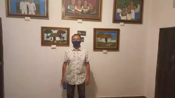 El artista Jesús Ángel Dzib May cumplió el sueño de dar a conocer sus obras en una galería de arte El artista Jesús Ángel Dzib May cumplió el sueño de dar a conocer sus obras en una galería de arte