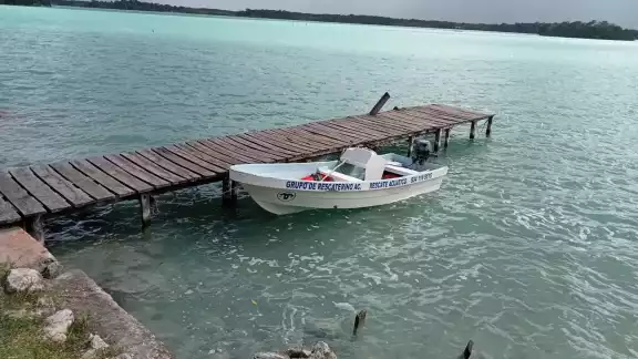 La Laguna de Huay-Pix no contaba con este servicio, ya que la Secretaria de Marina mantiene la vigilancia en la Bahía de Chetumal La Laguna de Huay-Pix no contaba con este servicio, ya que la Secretaria de Marina mantiene la vigilancia en la Bahía de Chetumal