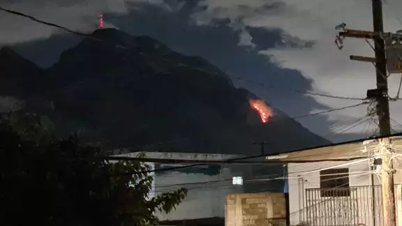 Se desconocen las causas del incendio en el Cerro de La Silla Se desconocen las causas del incendio en el Cerro de La Silla