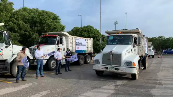 Más de 300 volquetes serán los encargados de captar los residuos durante este fin de semana Más de 300 volquetes serán los encargados de captar los residuos durante este fin de semana