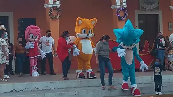 Todos estos personajes estuvieron presentes, para que los niños se tomarán la foto del recuerdo y tengan una feliz navidad