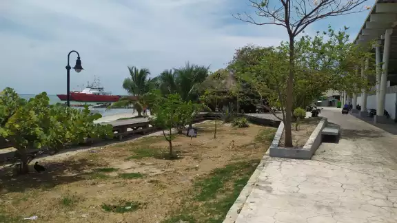 También se encuentra la construcción del Nuevo Mercado de Artesanías y una Plaza Pública en el centro de Carmen