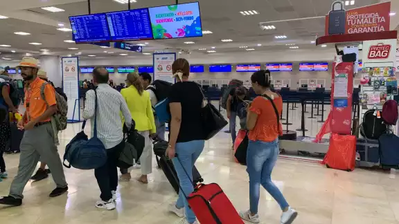 Los vuelos tienen demoras hasta de dos horas