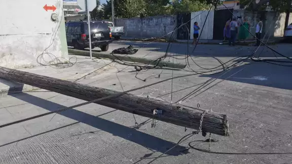 Vecinos del lugar molestos reclamaron por las afectaciones causadas en los servicios de la zona