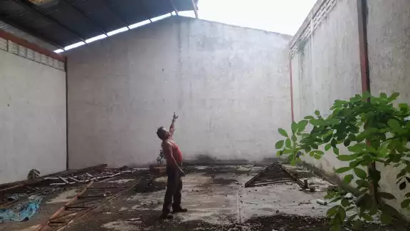 Ejidatarios de Santa Rita Becanchén llevan 15 años pidiendo apoyo para reparar su bodega. Ejidatarios de Santa Rita Becanchén llevan 15 años pidiendo apoyo para reparar su bodega.