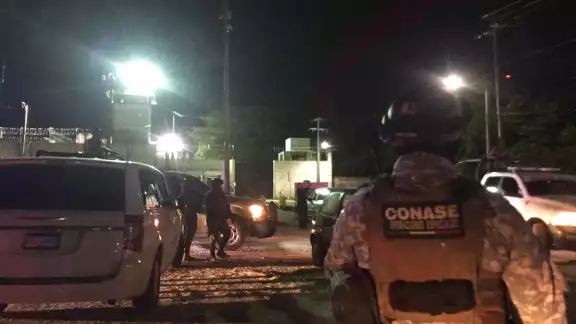 Trasladan a siete detenidos al Cereso de Cancún Trasladan a siete detenidos al Cereso de Cancún