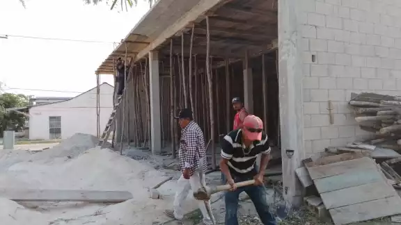 Albañiles laborarán solamente medio día este 3 de mayo Albañiles laborarán solamente medio día este 3 de mayo