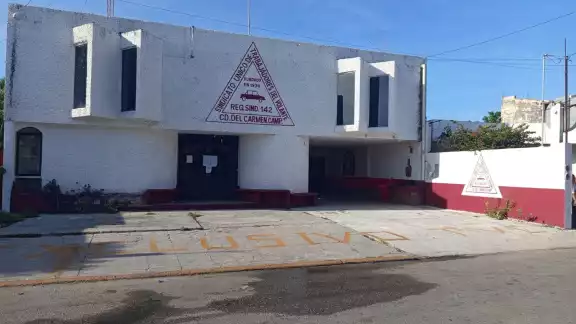 Socios del SUTV en Ciudad del Carmen exigen a Juan Alba Rosado convocar elecciones o dejar el cargo Socios del SUTV en Ciudad del Carmen exigen a Juan Alba Rosado convocar elecciones o dejar el cargo