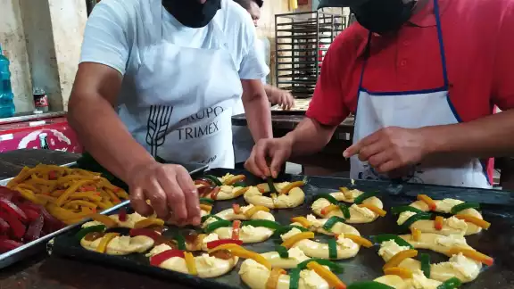 Los visitantes locales y nacionales han empezado a consumir la tradicional Rosca de Reyes en la Expo Feria de Tizimín 2022 Los visitantes locales y nacionales han empezado a consumir la tradicional Rosca de Reyes en la Expo Feria de Tizimín 2022
