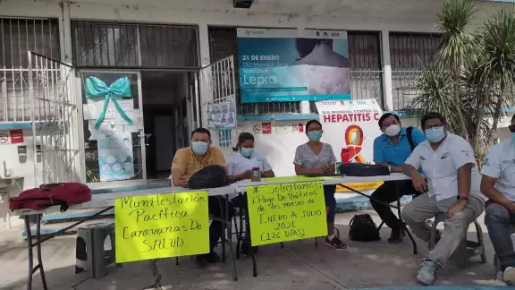 Los médicos y enfermeras colaboran en la Caravana por la Salud que se realiza en el municipio de Felipe Carrillo Puerto