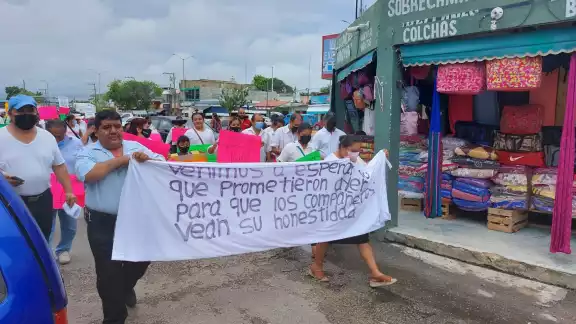 Los locatarios indicaron que se realizó un cambio erróneo en la figura de renta en lugar de derechos, en la Ley de Hacienda de Chetumal Los locatarios indicaron que se realizó un cambio erróneo en la figura de renta en lugar de derechos, en la Ley de Hacienda de Chetumal