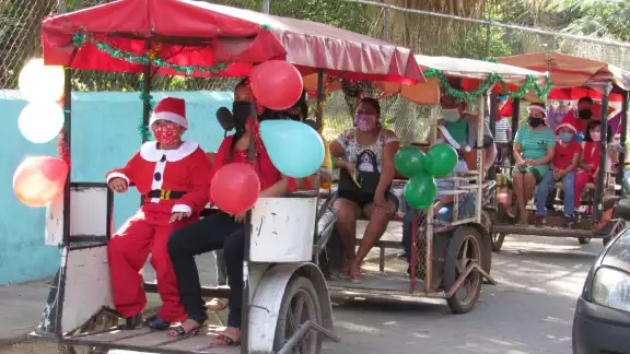 Mototaxis transportaron a los escolares respetando los protocolos sanitarios Mototaxis transportaron a los escolares respetando los protocolos sanitarios