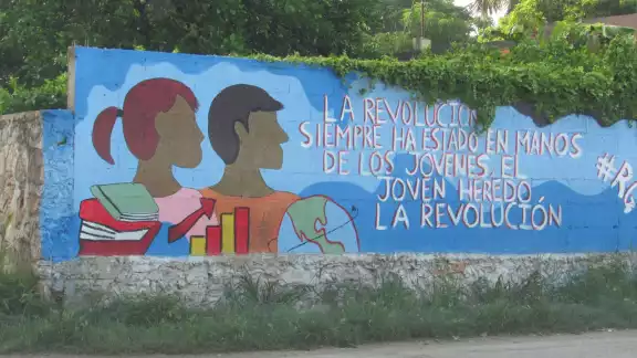 Los murales fueron realizados por un grupo de jóvenes pertenecientes a un partido político Los murales fueron realizados por un grupo de jóvenes pertenecientes a un partido político