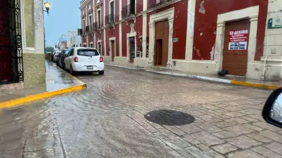 La Vaguada Maya y una nueva onda tropical mantendrán lluvias en Campeche toda la semana. La Vaguada Maya y una nueva onda tropical mantendrán lluvias en Campeche toda la semana.