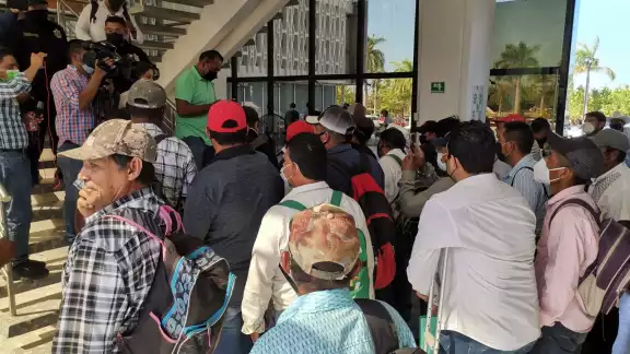 Pobladores acudieron a Palacio de Gobierno para expresar demandas Pobladores acudieron a Palacio de Gobierno para expresar demandas