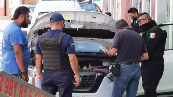 El vehículo fue llevado a bordo de una grúa particular a las instancias de la vicefiscalía para dar inicio con las investigaciones El vehículo fue llevado a bordo de una grúa particular a las instancias de la vicefiscalía para dar inicio con las investigaciones