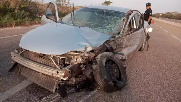 El coductor sintió que el volante se trabo lo que ocasionó que invadiera su carril