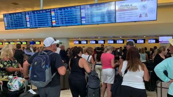 Turistas que viajan a través de Swiftair han pedido que la documentación sea más rápida Turistas que viajan a través de Swiftair han pedido que la documentación sea más rápida