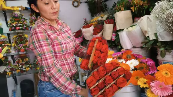 El Día de los Enamorados, aunado a las diversas condiciones climáticas, han afectado los costos de producción de arreglos ornamentales