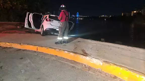 Cabe mencionar que el vehículo implicado en el accidente es un Mazda color blanco