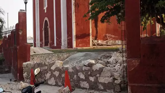Después de los conflictos, el sacerdote fue destituido