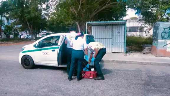 El taxista fue trasladado a un hospital de Cancún