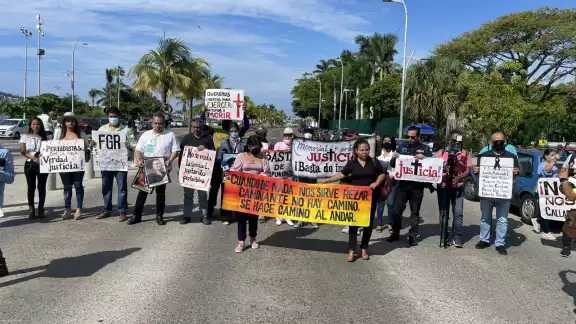 Periodistas se manifiestan por asesinato de compañero en Acapulco Periodistas se manifiestan por asesinato de compañero en Acapulco