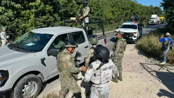 Sujetos desconocidos atacaron a balazos a un hombre en la colonia La Amistad, localizada a dos kilómetros de la avenida José López Portillo