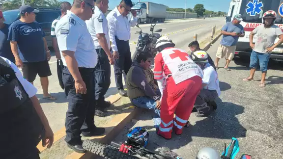 Un accidente de dos motocicletas en la Belisario Domínguez dejó tres lesionados y daños materiales cuantiosos Un accidente de dos motocicletas en la Belisario Domínguez dejó tres lesionados y daños materiales cuantiosos