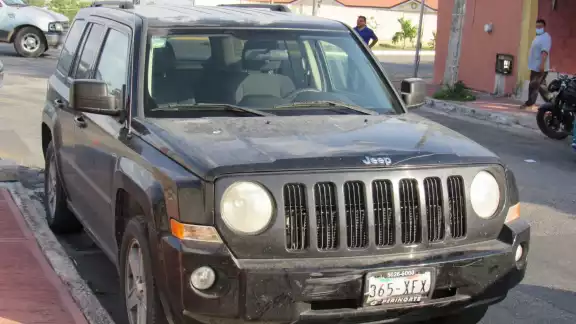 La camioneta tiene placas del antes Distrito Federal La camioneta tiene placas del antes Distrito Federal