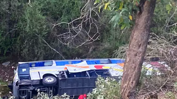 La volcadura se registró durante las primeras horas de la mañana de este martes La volcadura se registró durante las primeras horas de la mañana de este martes