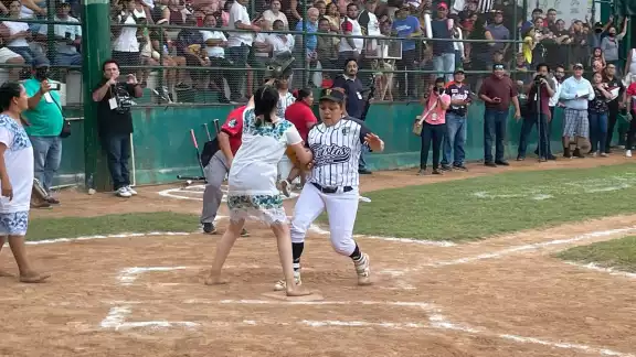 Amazonas de Yaxunah vencen a Selección Taxistas de Cancún en la Unidad Deportiva 13 de marzo