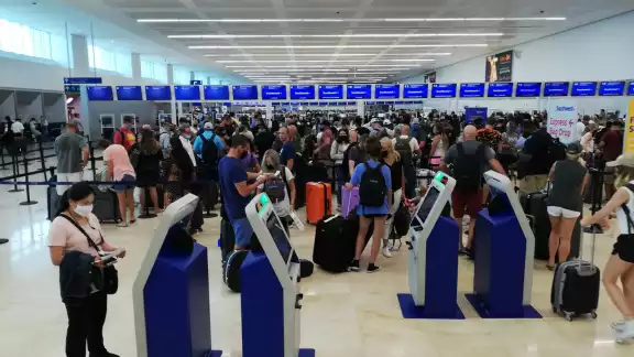 Se espera que el número de turistas en Cancún, supere a la cifra de visitantes que llegan a la CDMX Se espera que el número de turistas en Cancún, supere a la cifra de visitantes que llegan a la CDMX